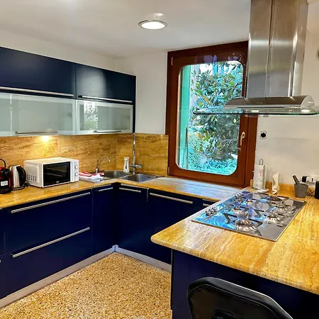 Apartment Ca' Mandorla 027042loc09523 Venice