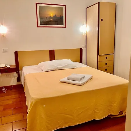 Canada Hotel 2*