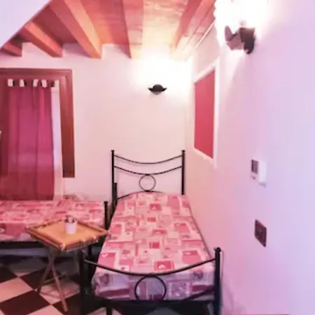 Calle Dei Ormesini Venise
