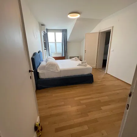 Attico Canal Grande A Palazzo Contarini Corfu Apartment *