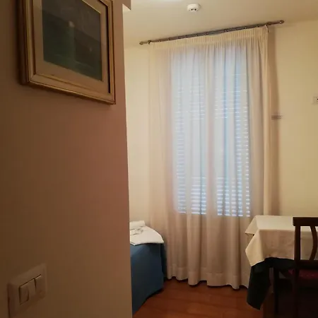 Canada Hotel 2*