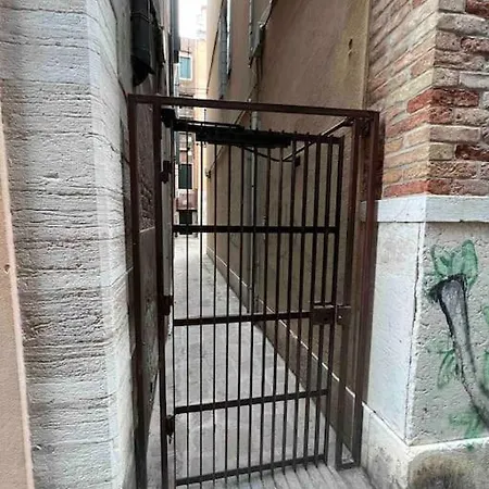 Palazzo Castelli Apartment Venice