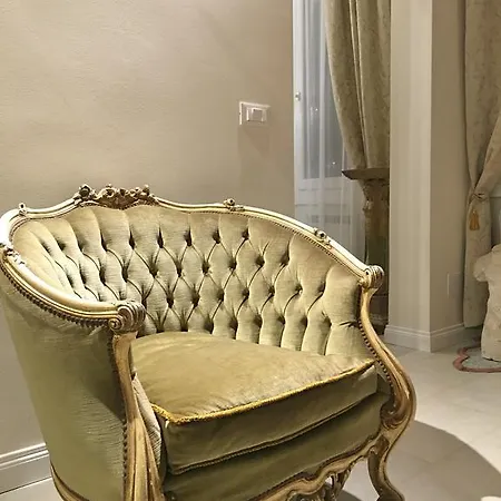 Michelle In Charming Apartment Venedig