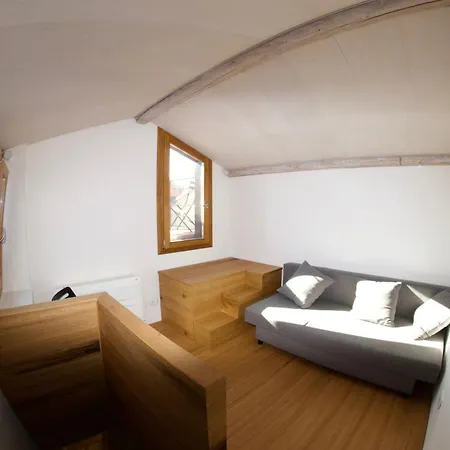 아파트 Biennale House *