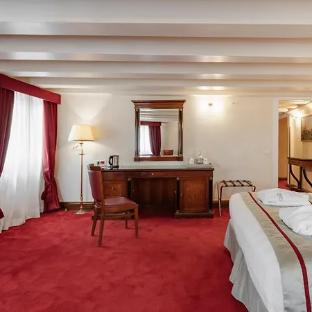 Dona Palace Hotel 4*