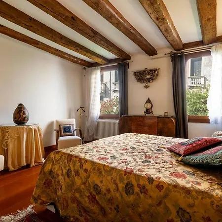 Ca' Mandorla 027042loc09523 Venice