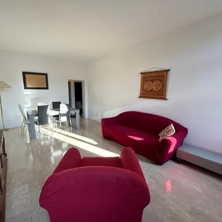 Homes & Holidays Apartment *