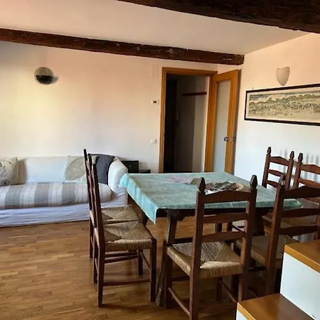 Apartment Homes & Holidays