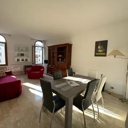 Apartment Homes & Holidays