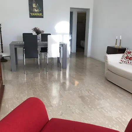 Homes & Holidays