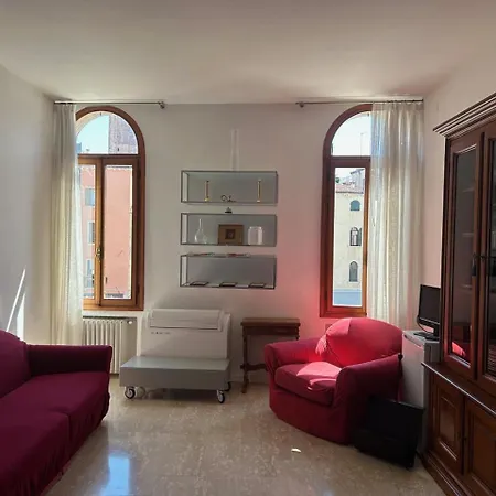 Homes & Holidays Apartment Venice