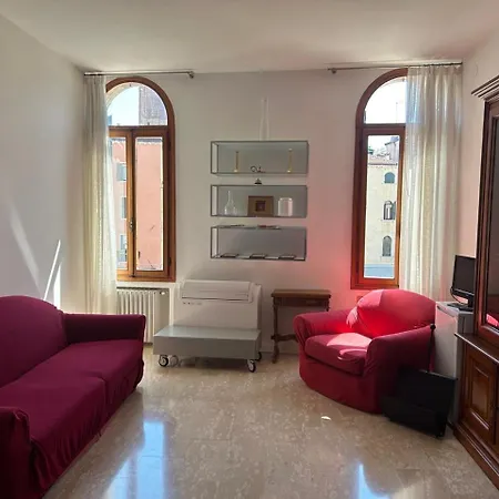 Homes & Holidays Apartment *