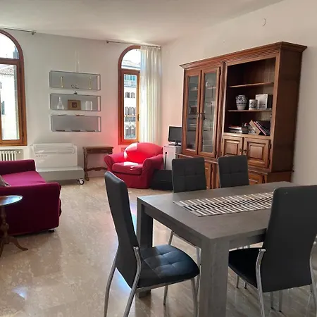 Apartment Homes & Holidays