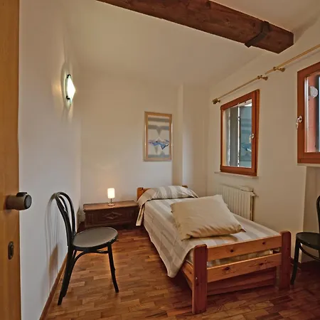 Apartment Homes & Holidays *