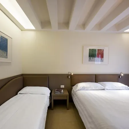 Leone Hotel 3*