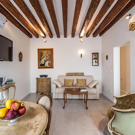 Apartment Michelle In Charming Venedig