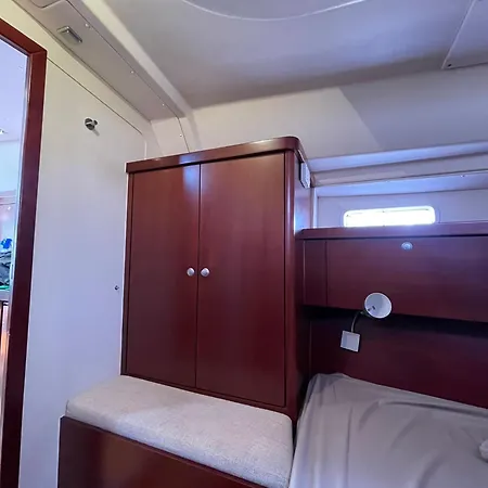 Venice Boat Tour With Aperitif And Music Included On A Sailing Boat Botel