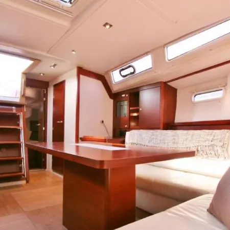 Venice Boat Tour With Aperitif And Music Included On A Sailing Boat Botel Venice