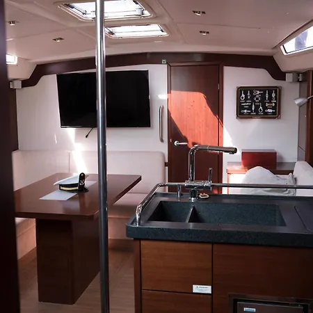 Botel Venice Boat Tour With Aperitif And Music Included On A Sailing Boat Venice