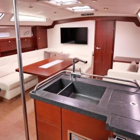 Botel Venice Boat Tour With Aperitif And Music Included On A Sailing Boat *