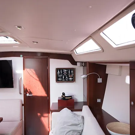 Botel Venice Boat Tour With Aperitif And Music Included On A Sailing Boat *