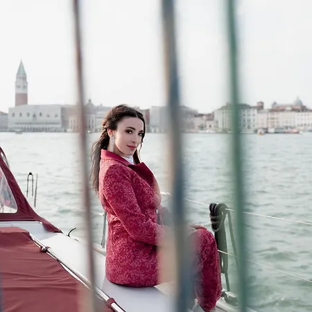 Venice Boat Tour With Aperitif And Music Included On A Sailing Boat Botel Venice