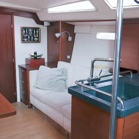 Venice Boat Tour With Aperitif And Music Included On A Sailing Boat *