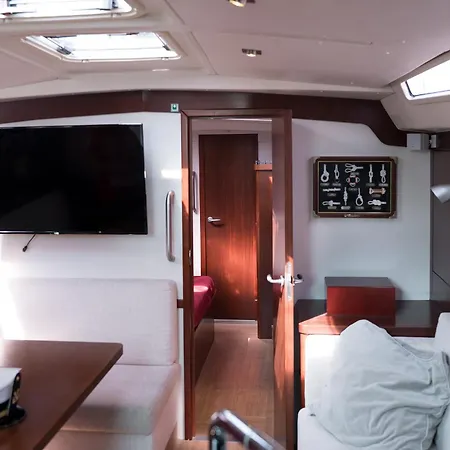 Botel Venice Boat Tour With Aperitif And Music Included On A Sailing Boat *