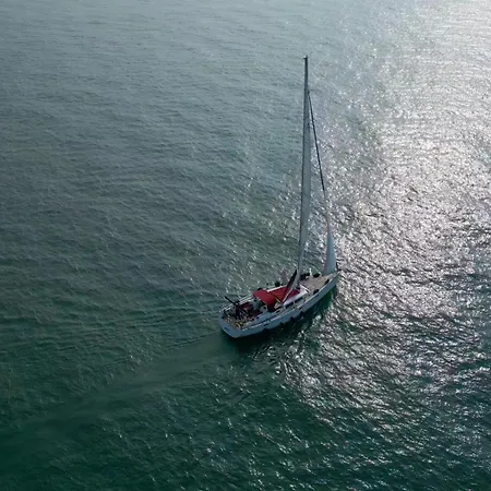 Venice Boat Tour With Aperitif And Music Included On A Sailing Boat *