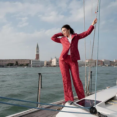 Botel Venice Boat Tour With Aperitif And Music Included On A Sailing Boat