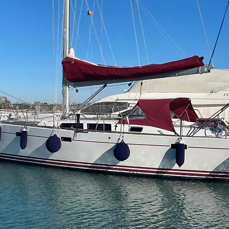 Venice Boat Tour With Aperitif And Music Included On A Sailing Boat Botel Venice