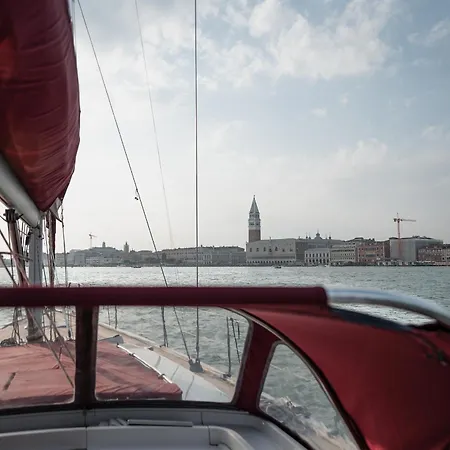 Venice Boat Tour With Aperitif And Music Included On A Sailing Boat Botel Venice