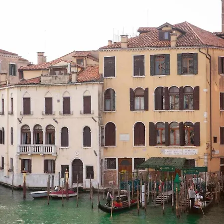 Do Leoni Apartment