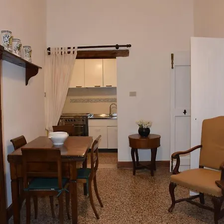 Ca' Del Moro, Apartment