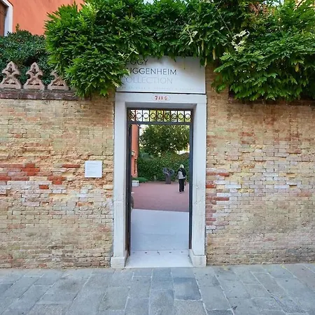 Ca' Del Pittore In Dorsoduro, Elegant Fine Arts District Apartment