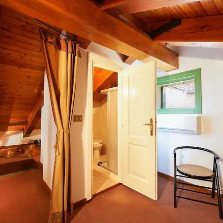 Apartment Ca' Del Pittore In Dorsoduro, Elegant Fine Arts District Venice