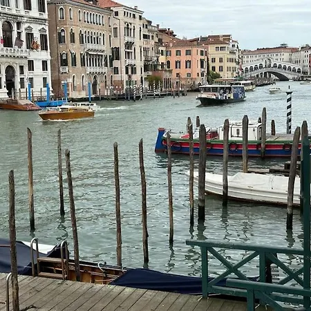 Apartment Ponte Di Rialto E Canal Grande-palazzo Benzon Venice