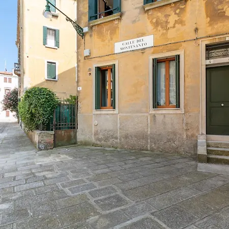Max & Julia's House - Sant'elena Apartment Venice