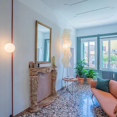 Apartment Casa Della Sensa 1 Garden & Canal View Venice
