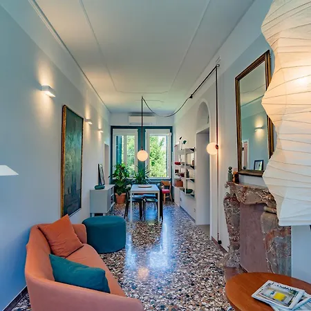 Apartment Casa Della Sensa 1 Garden & Canal View Venice