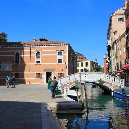 Frari Prestige Canal View Apartment