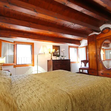Frari Prestige Canal View Apartment *