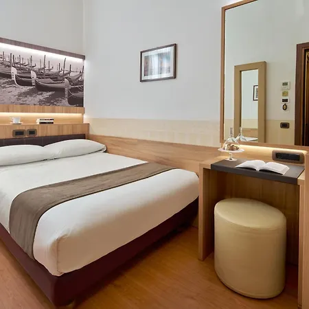 Hotel Unahotels Ala Venezia-adults 16