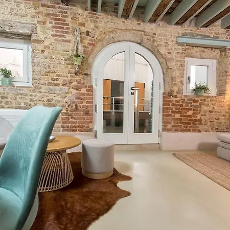 Apartment Ivy, Canal View *