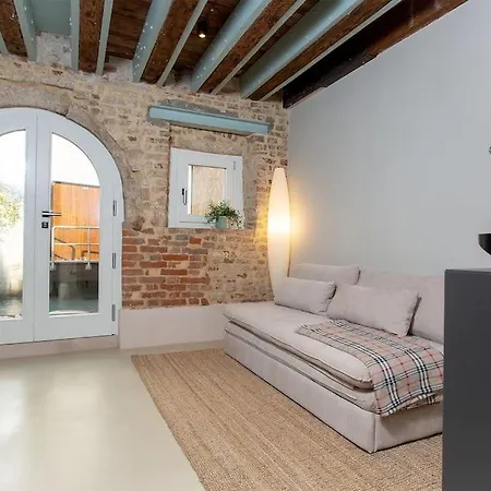 Ivy, Canal View Apartamento