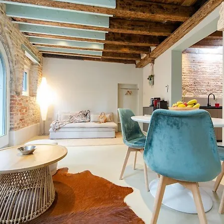 Apartment Ivy, Canal View *