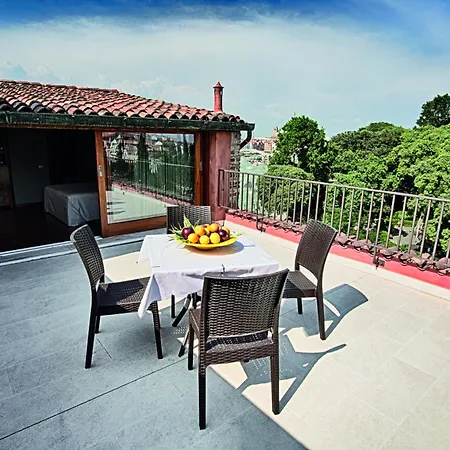 Hotel Santa Chiara 4*