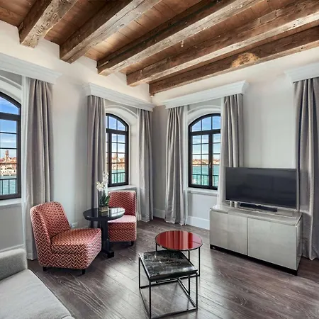 Hilton Molino Stucky 5*