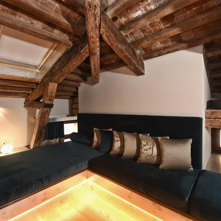 Santa Croce Boutique