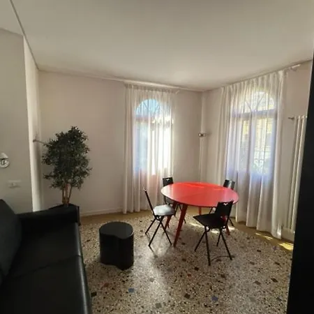 Apartment Homes & Holidays